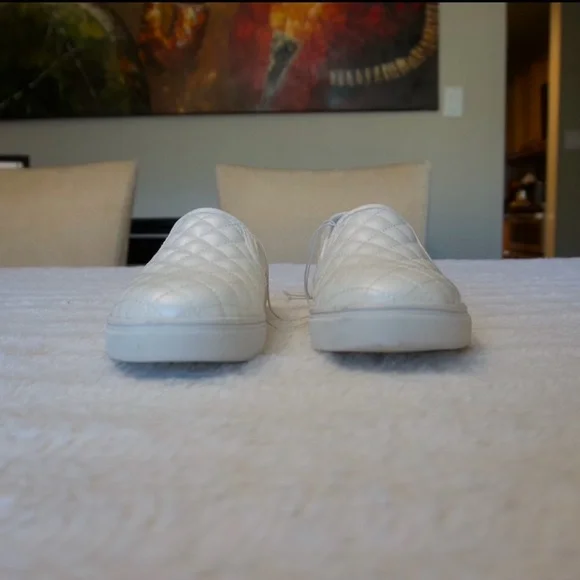 Cat & Jack Kids' White Slip-On Sneakers - Picture 4 of 10